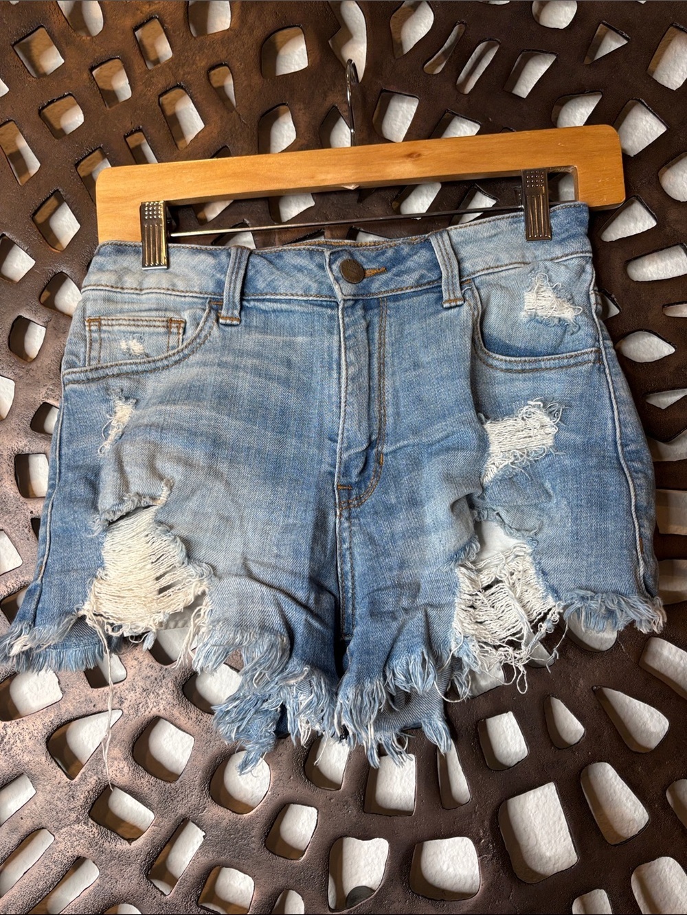 💙Aphrodite Blue Distressed Cutoff Denim Shorts Women’s Medium 26 Stretch Light
